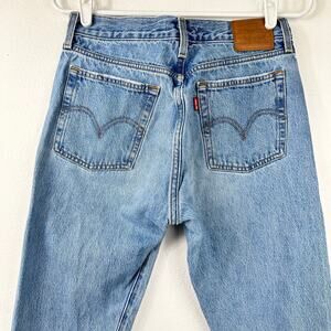 Levi's Premium Wedgie Icon Fit Ankle Jeans Size 28
